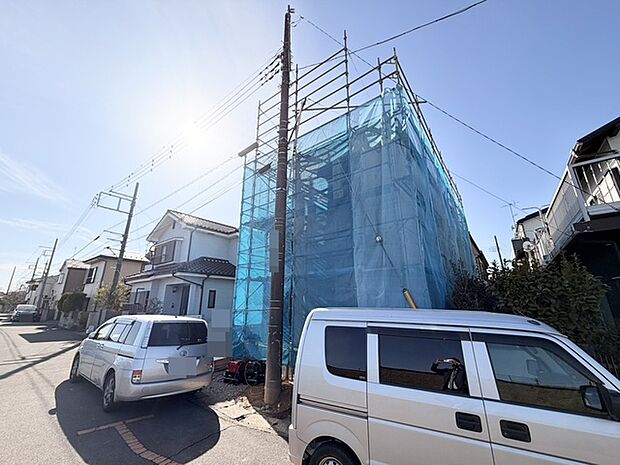 車通りの少ない閑静な住宅地、のびのびした子育てに適します。