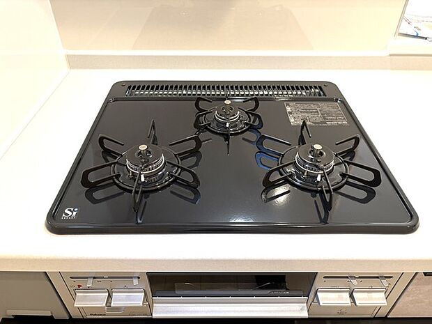 日々の暮らしを整える、清潔感と機能性を備えたスマートな設えが日々の家事時間を心地よく彩ります。