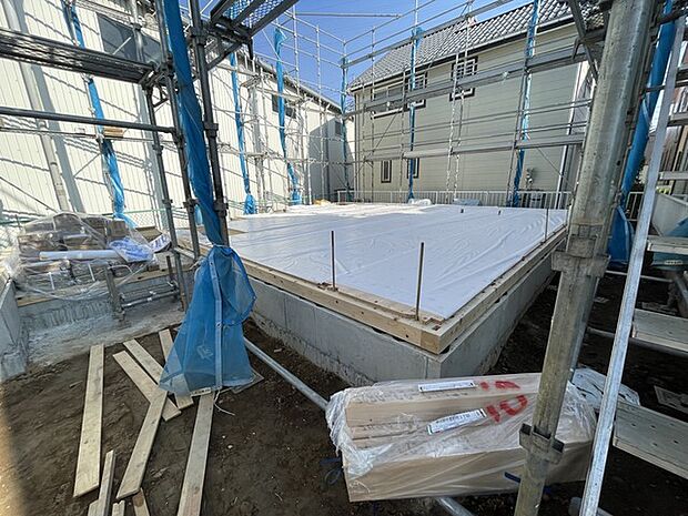 未来への礎が、清々しい空の下で静かに姿を現しています。