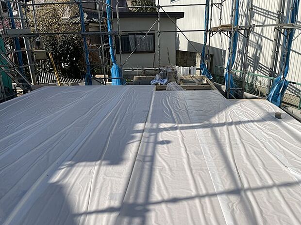 広がりを感じる空間に、心地よい光が満ちる