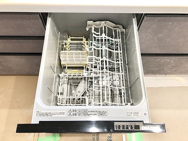 省エネ ・ 衛生的な食器洗乾燥機付。