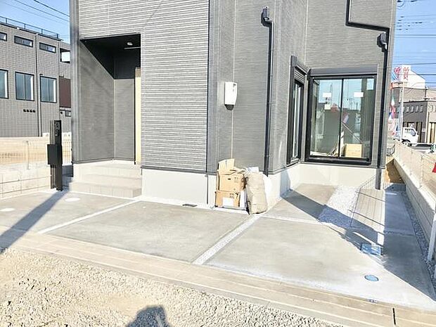 セカンドカーにも便利、駐車2台可の敷地。 