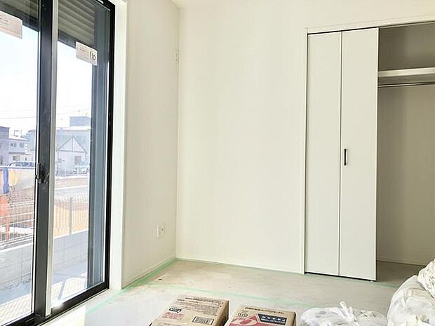 リビングと一体のように使える隣室。