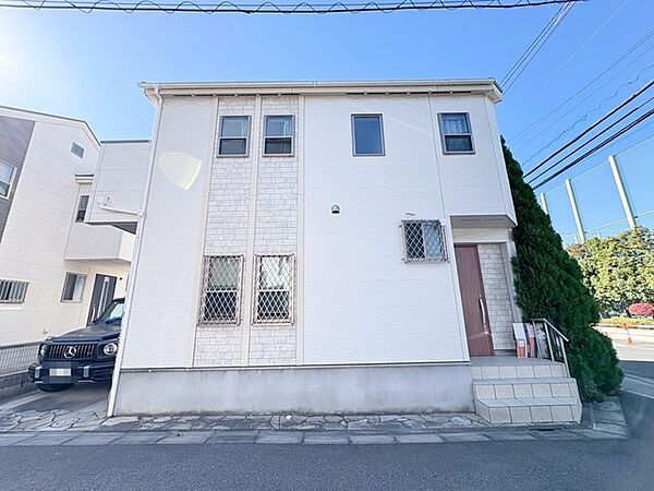 幹線道路から1本入った現地は、想像以上に静かに感じられます。