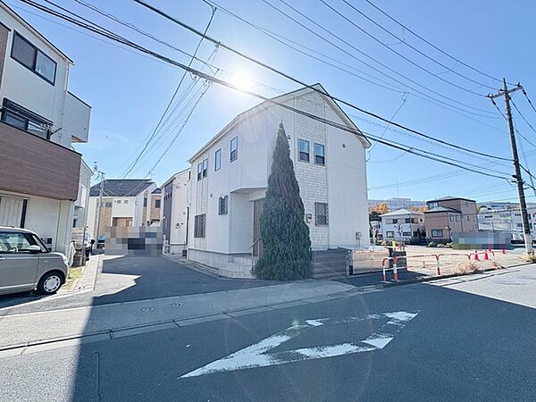 風通し・日当たりに優れる角地。開放感をお楽しみください。