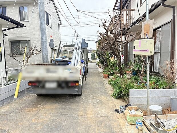 生活道路なので居住者の方以外の通行は基本的にありません。