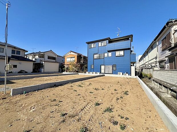 幹線道路から1本入った現地は、想像以上に静かに感じられます。 