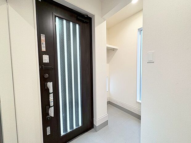 外から帰ってきたら、新築特有の木の匂いが迎え入れてくれます。