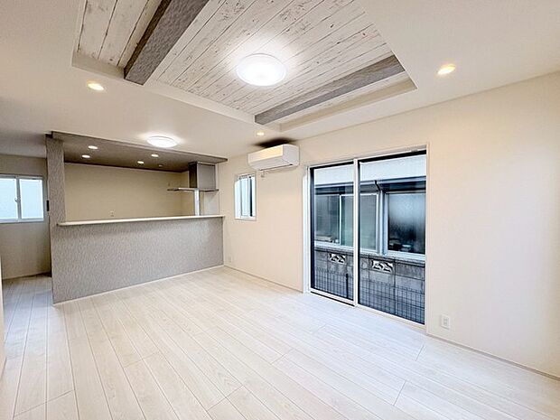 ご家族みんながゆったりくつろげる広々リビング。