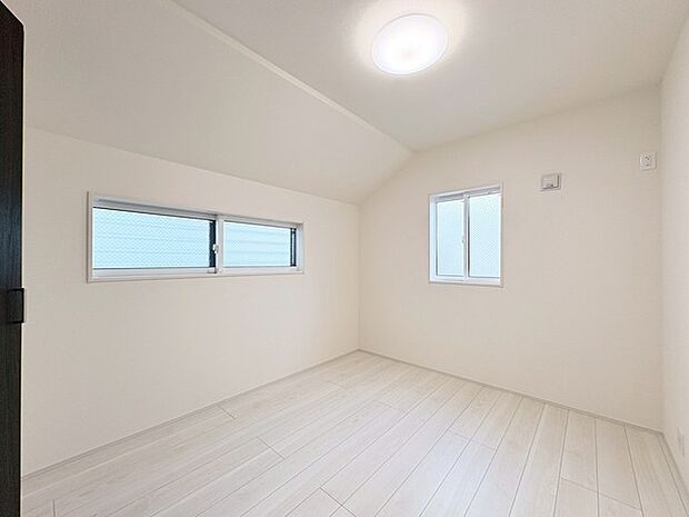 子供部屋には丁度良い洋室。サイズは5帖。