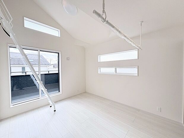 太陽の恵みを感じる、温もりと明るさにあふれたお部屋。