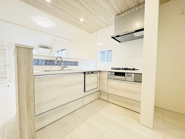 快適な新生活を迎えられそうな、新品のキッチンです。 