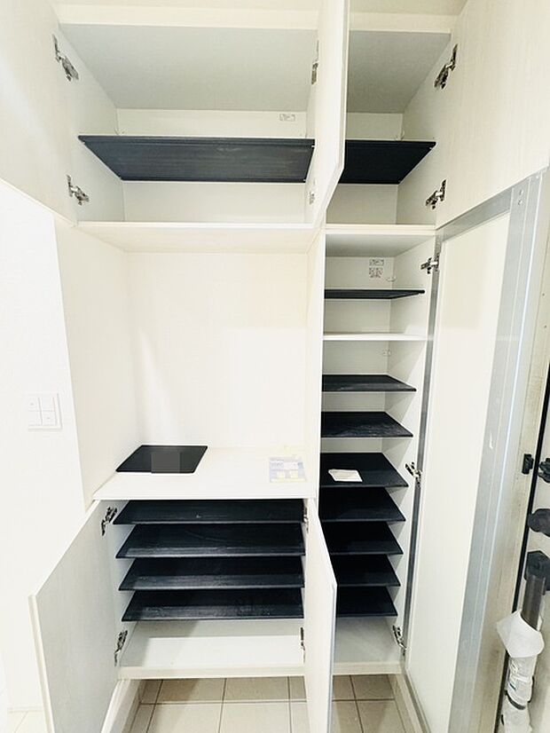 玄関がいつも片づく大容量シューズボックス。 