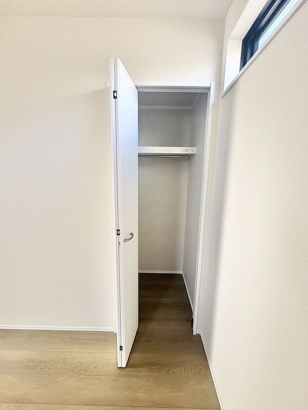 広がる空間と、落ち着きのある色合いが心地よい住まい