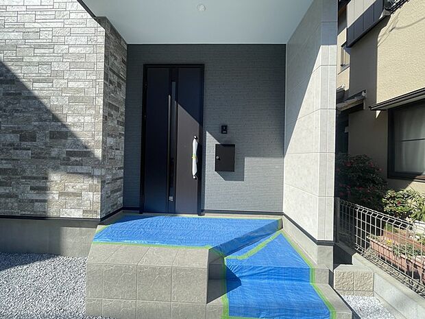 モダンな外観が、洗練された暮らしを予感させます。