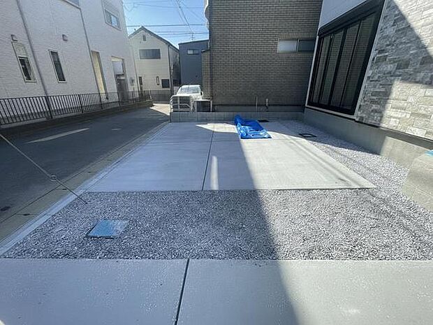 爽やかな風が吹き抜ける、開放感あふれる駐車スペース