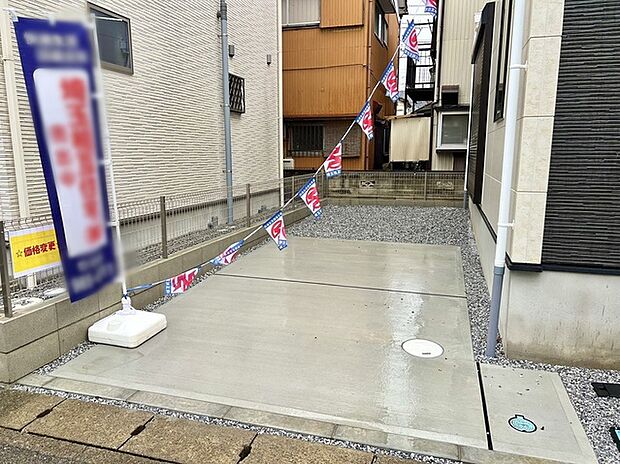 マイカースペースを1台分確保。現地で車幅と共にご確認ください。