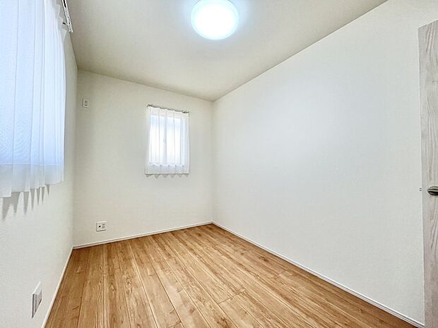 心地よい木の質感が広がる、穏やかな空間