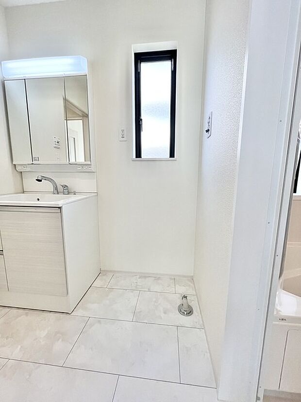 清潔感あふれる空間に、穏やかな光が満ちています。