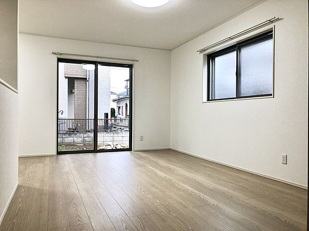 ご家族みんながゆったりくつろげる広々リビング。 