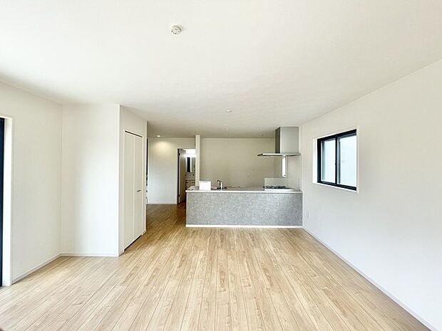 朝から日差しいっぱい、 早起きしたくなるLDK。