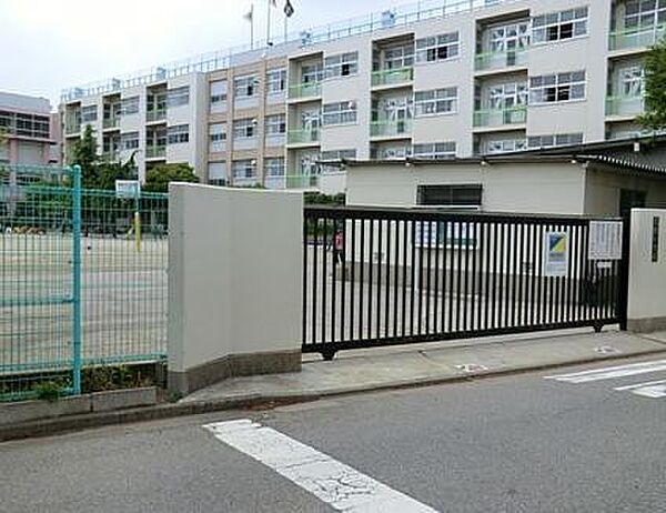 川口市立元郷小学校（218m）