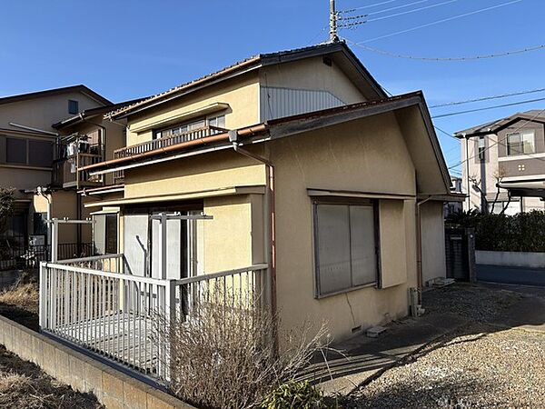 青空の下、穏やかな時間が流れる住まい。