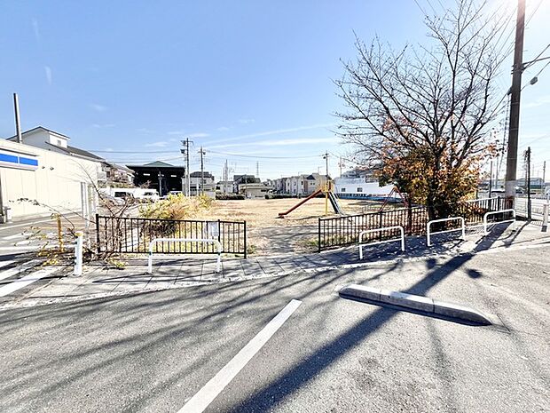 ローソンの隣が公園になってます。（231m）