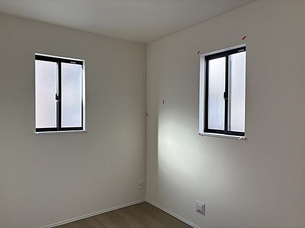 静かで落ち着いた光が、柔らかな表情を空間に描きます。