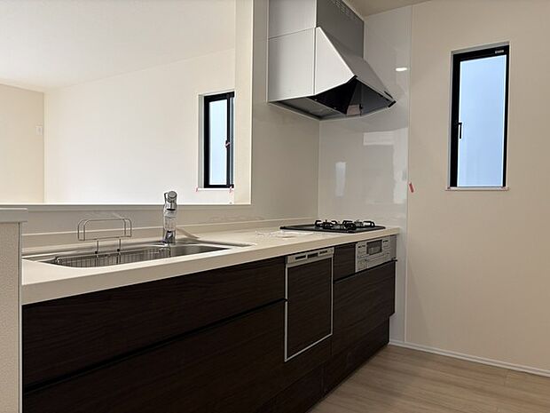 穏やかな色調と機能美が調和した、心地よい空間。