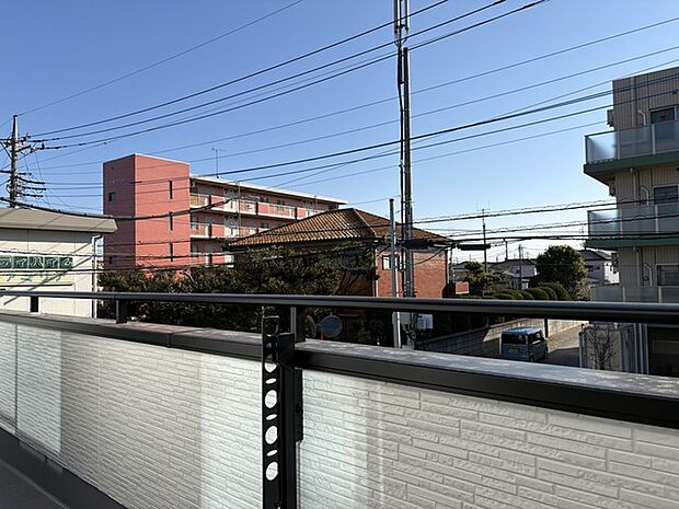 遠くまで見渡せる開放感と、穏やかな街並みが心地よい。