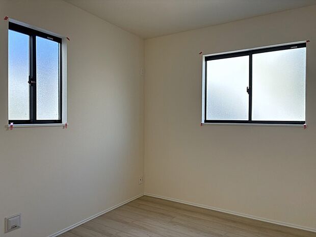 採光と心地よい開放感が広がる、穏やかな空間。