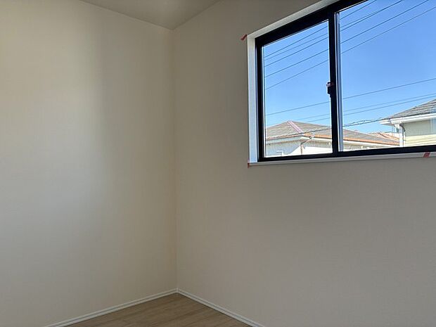 心地よい採光が、空間に穏やかな広がりをもたらします