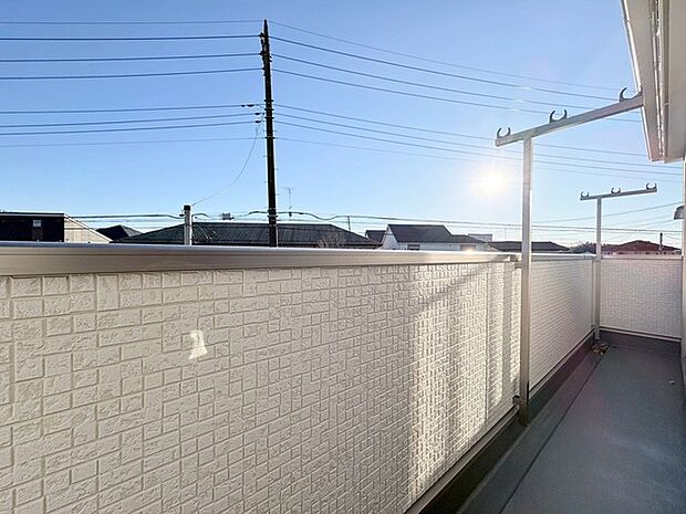 南向きバルコニーでお洗濯ものはいつもカラッと乾きます。 