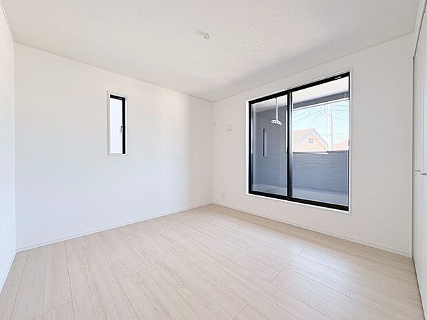 澄んだ空気感と、広がりを感じる開放的な空間。