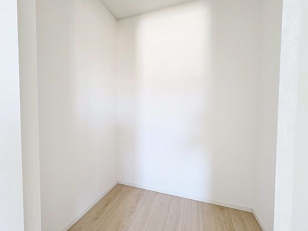 壁一面に広がる光が、心地よい空間を演出します。