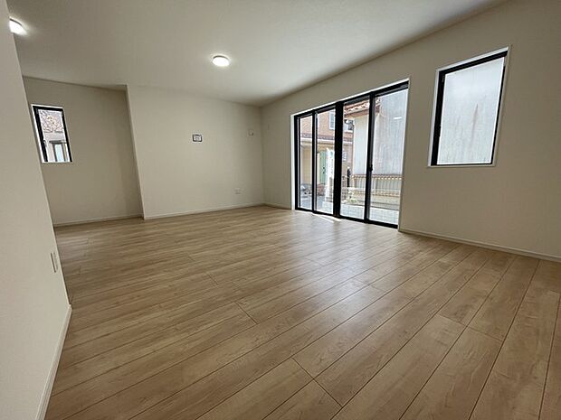 広々とした空間が、穏やかな時間の流れを心地よく演出します。