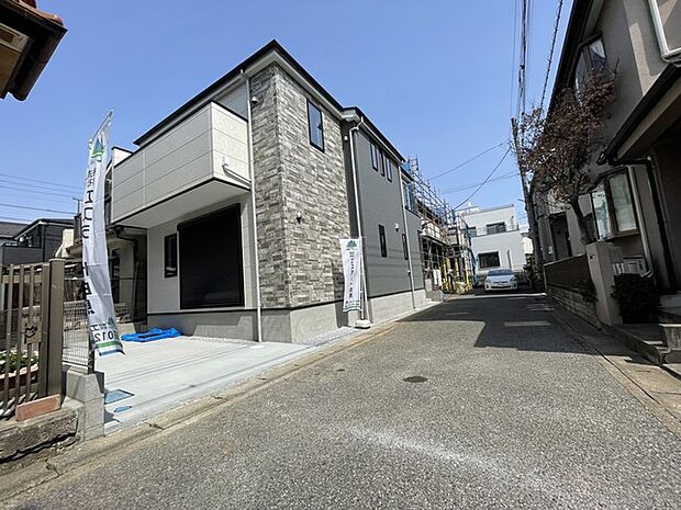 モダンな佇まいと、街並みに馴染む落ち着いた空間。