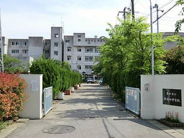 草加市立新田中学校（230m）
