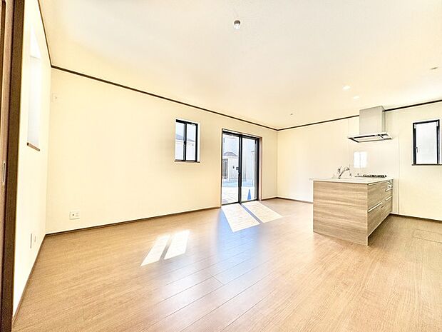 朝から日差しいっぱい、 早起きしたくなるLDK。