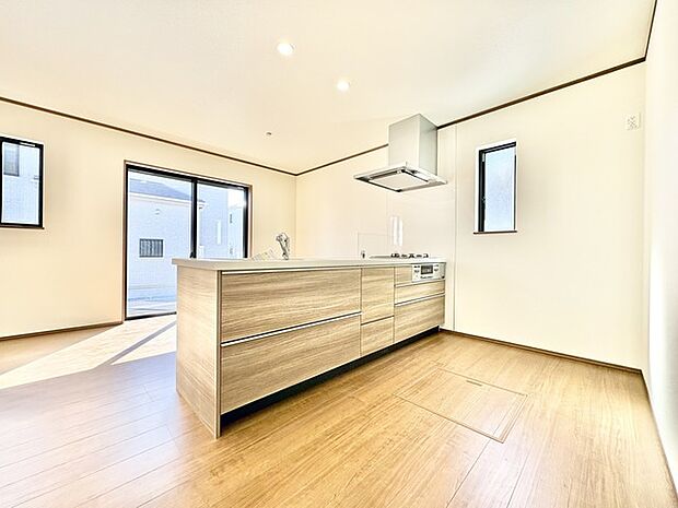 カウンターからはリビングが広く見渡せ、ご家族とのコミュニケーションも弾みます。