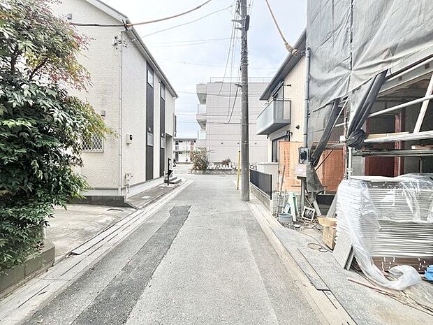 建物裏手側道路