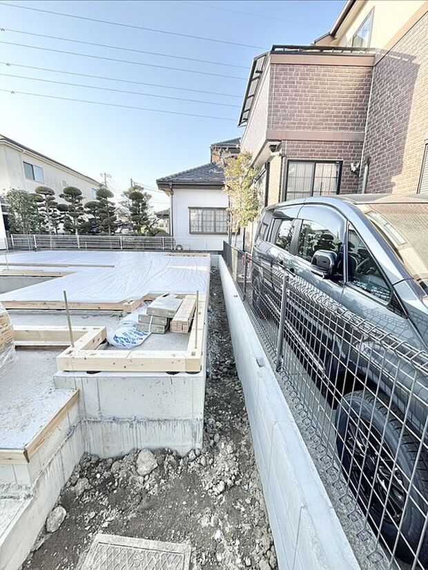日差しを浴び、澄み渡る空の下、新しい暮らしが芽吹く場所