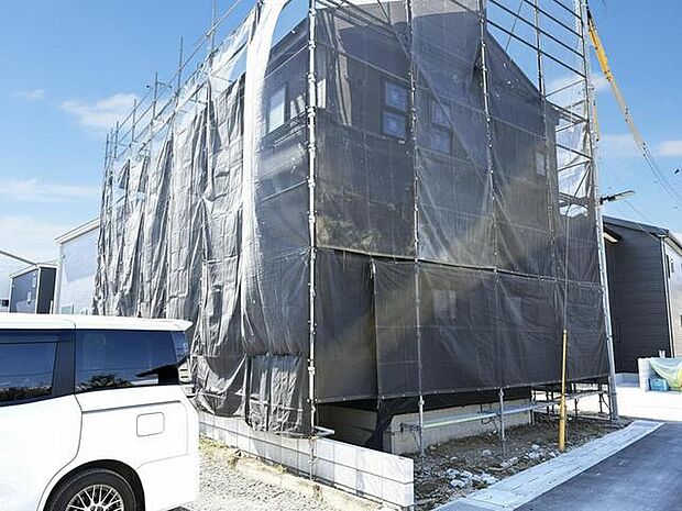 工事の進捗とともに、洗練された住まいが姿を現します。