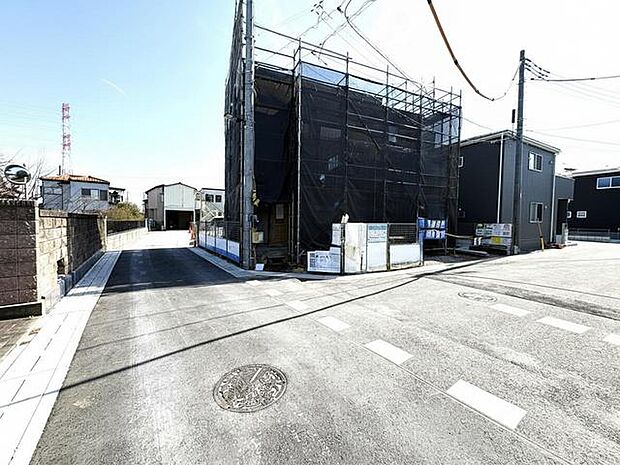 広がる空の下、穏やかな街並みが心地よい暮らしを彩ります。