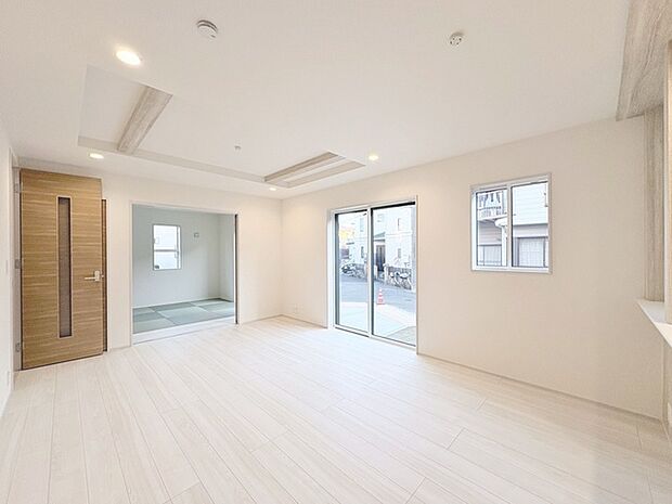 ご家族みんながゆったりくつろげる広々リビング。