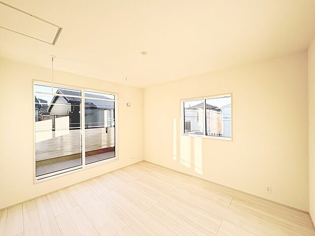 2階部分のお部屋の日当たりは、ご覧の通り明るいです。