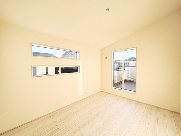 たっぷりの陽光に包まれる明るい住まい。