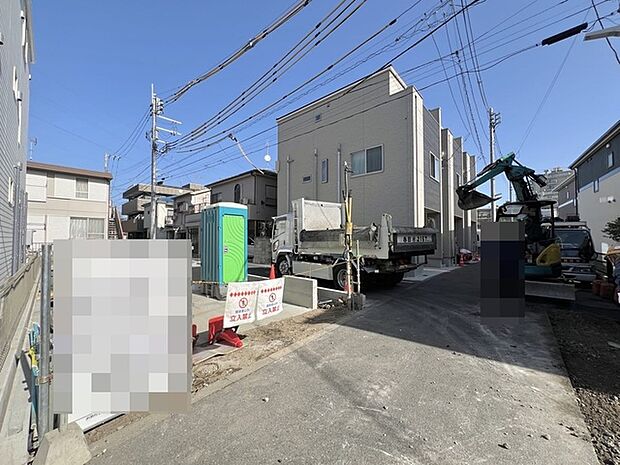 澄み渡る青空の下、新しい暮らしへの期待が膨らむ街並み