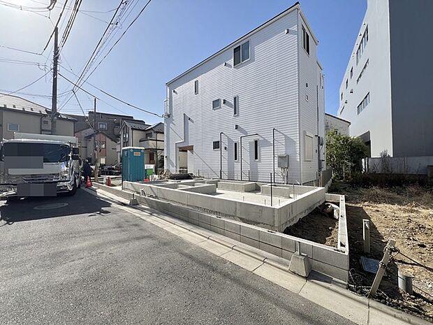 基礎から完成済みの住まいまで、各工程をご確認いただけます。